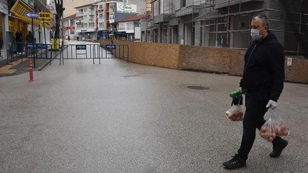 Tam kapanma olacak mı? Ramazan’da 21 gün Türkiye’de tam kapanma kararı alınır mı, tam kapanma ne demek nasıl olur?