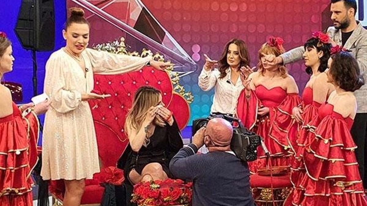 Tuğba Özerk'e canlı yayında kına gecesi