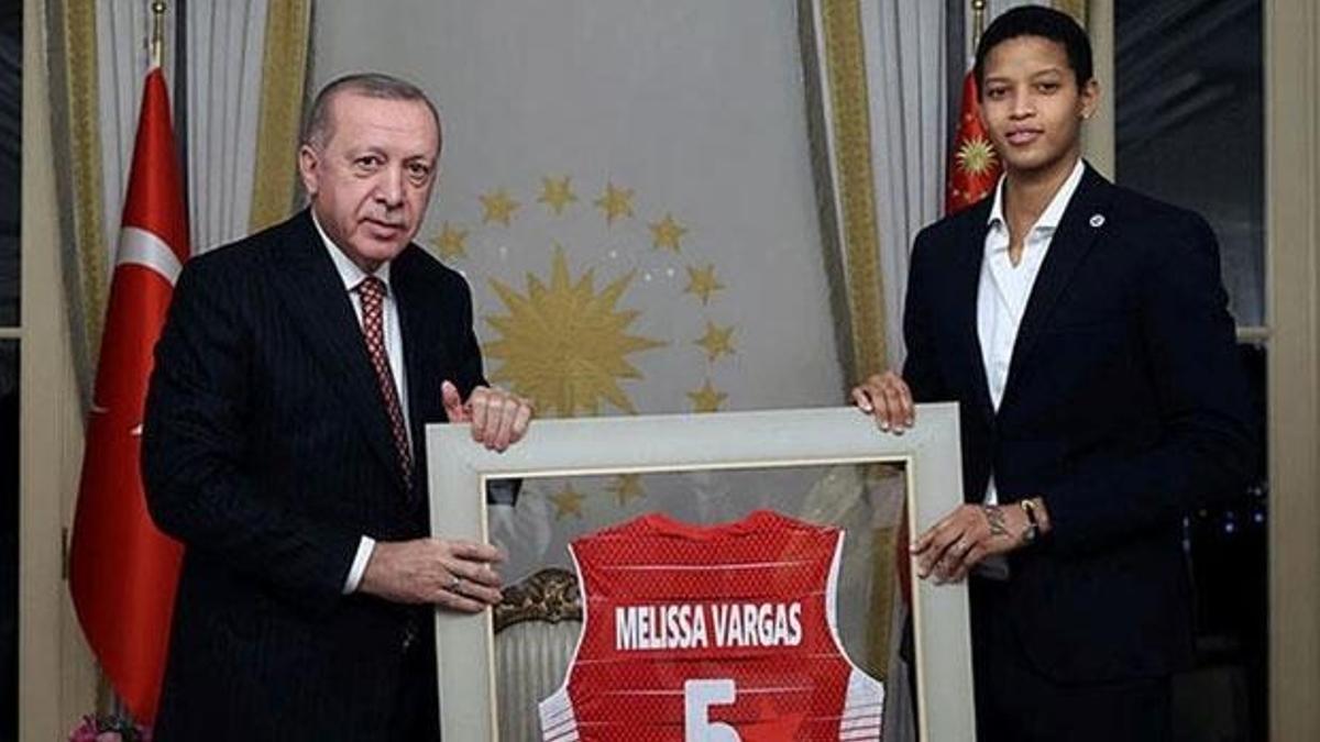 Cumhurbaşkanı Erdoğan, TVF yöneticileri ve oyuncularını kabul etti!
