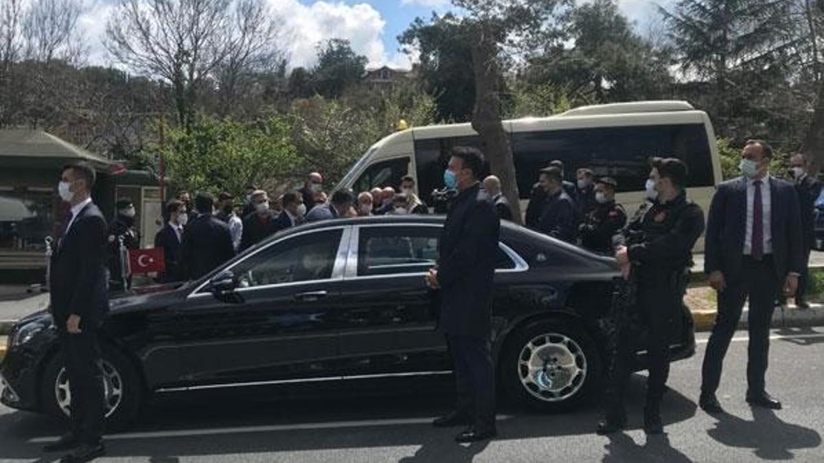 Cumhurbaşkanı Erdoğan Sarıyer'de minibüsçülerle sohbet etti