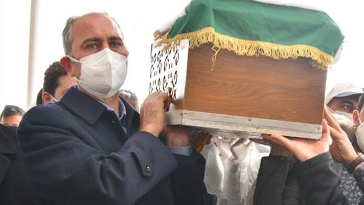 Adalet Bakanı Gül'ün annesi son yolculuğuna uğurlandı