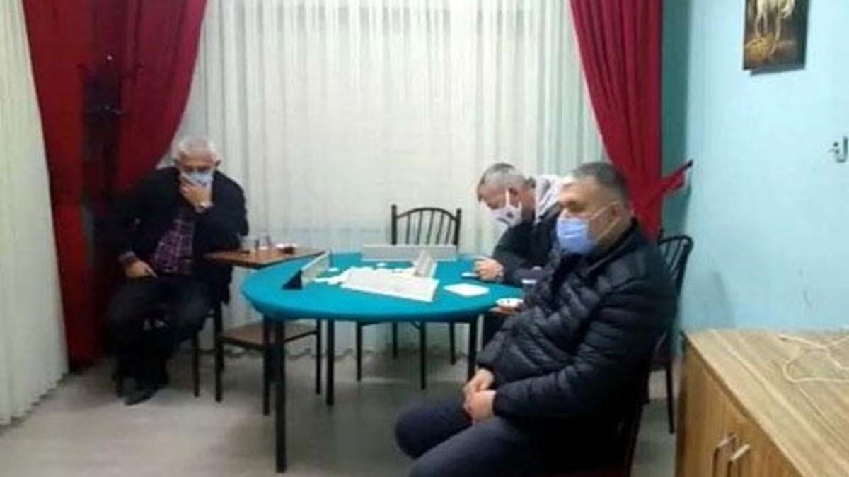 Okey oynamak için canlarını böyle tehlikeye attılar