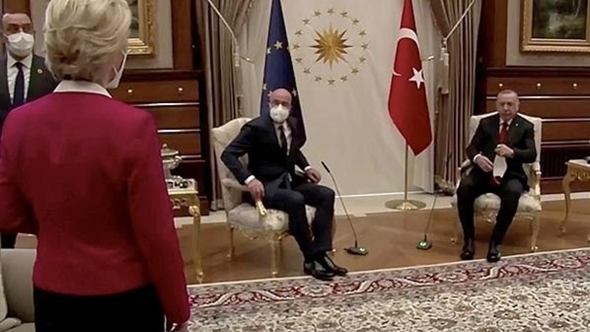 'Protokol krizi' için büyük kampanya: Hata yaptı, istifa etmeli