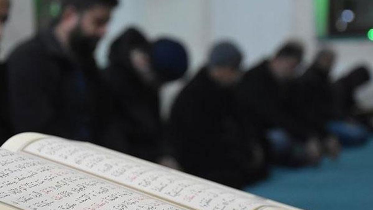 Kunut duası nasıl okunur? Kunut duasının Türkçe Arapça okunuşu ve tefsiri