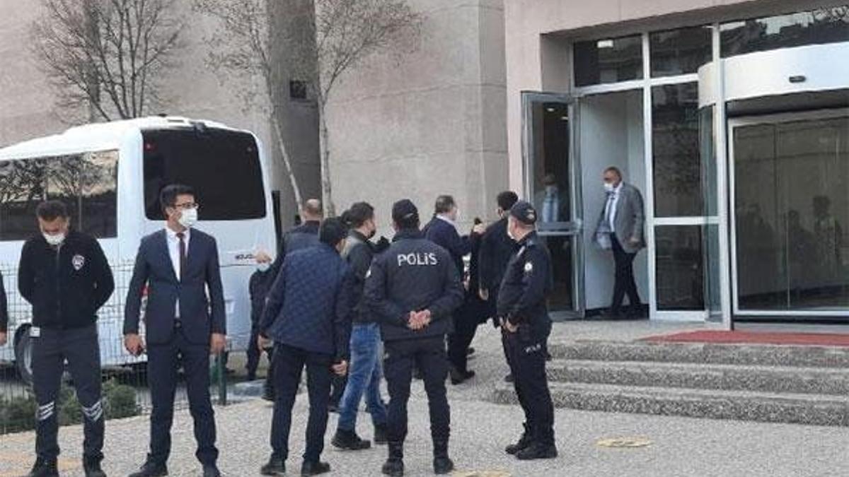 'Bildiri' soruşturmasında 14 emekli amiral adliyede