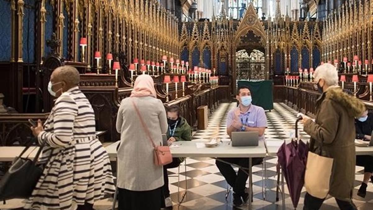 İngiltere’de 'karışık aşı' klinik denemeleri genişletiliyor