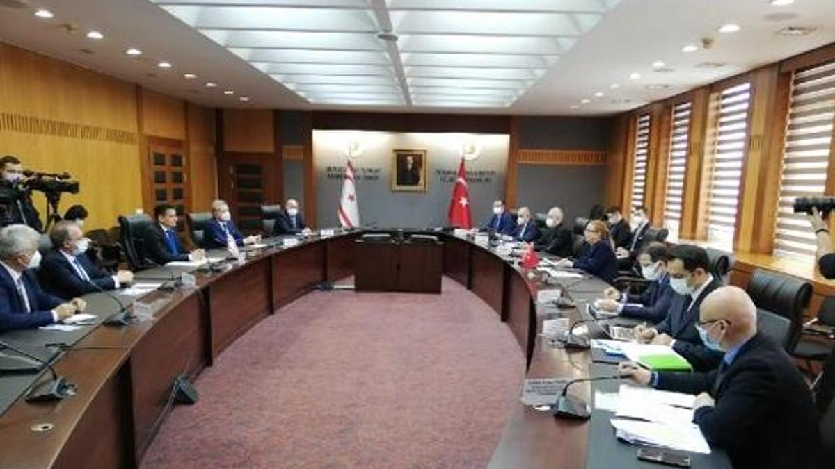 Bakan Pekcan, KKTC Maliye Bakanı ile görüştü