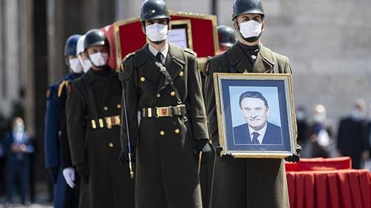 Eski başbakanlardan Yıldırım Akbulut son yolculuğuna uğurlandı
