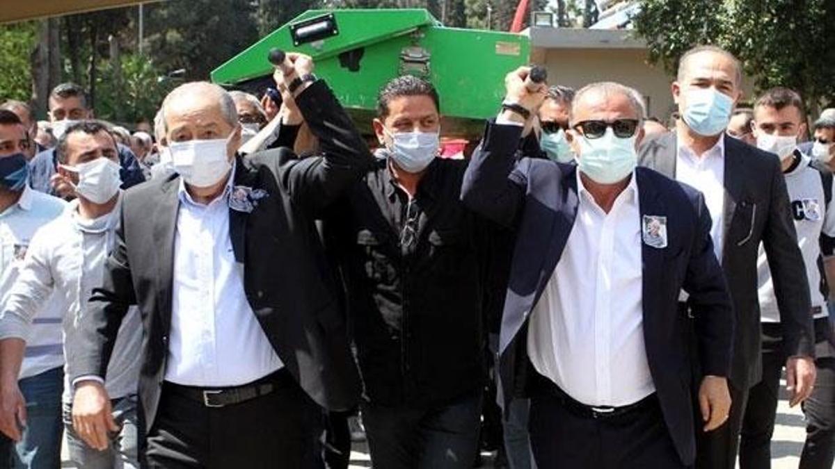 Galatasaray Teknik Direktörü Fatih Terim, efsane ismin tabutunu omuzladı
