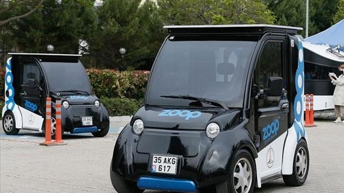Elektrikli mini araç İzmir'de yollara çıktı