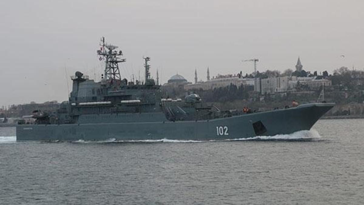 ABD'nin kararından sonra Rus savaş gemileri Boğaz'dan geçti