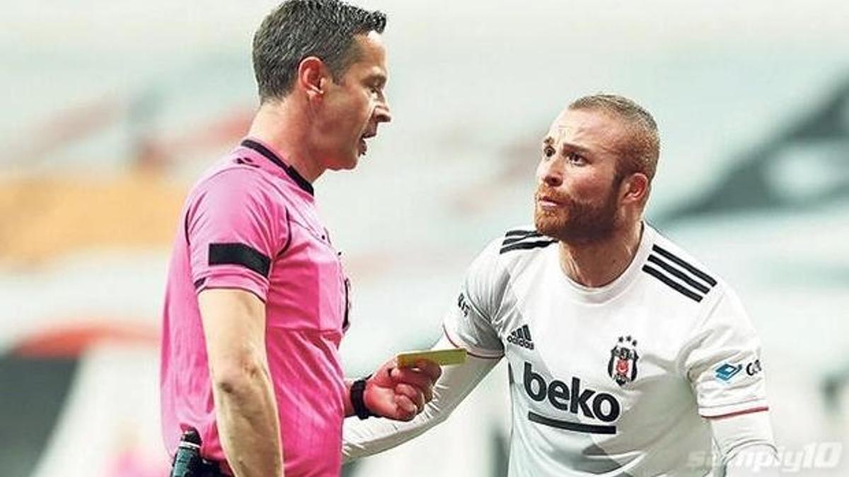 Otoparkta görür görmez sordu! Penaltı...