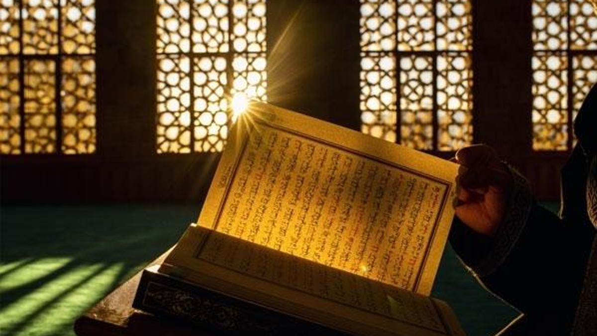 Kalem Suresi'nin Arapça okunuşu ve Türkçe anlamı!