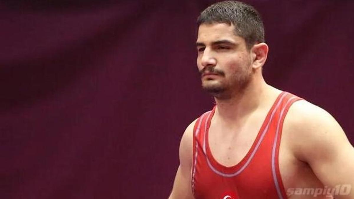 Taha Akgül Gürcü rakibini 6-1 yendi çeyrek finale yükseldi