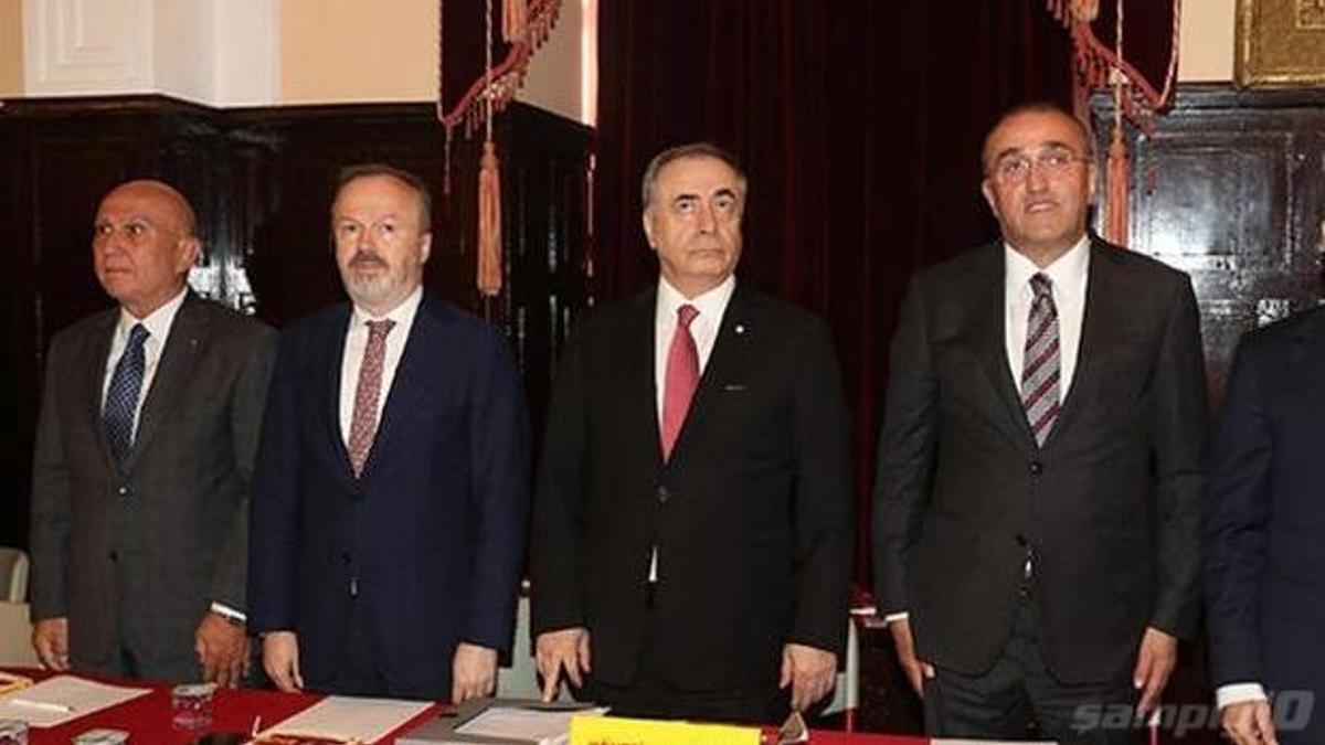 Galatasaray'da Mustafa Cengiz Mahmut Recevik'in istifasını istedi