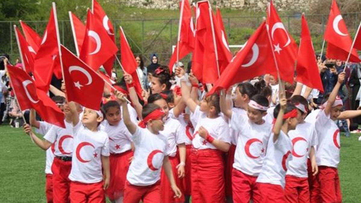 23 Nisan Cuma günü yasak var mı? 23 Nisan’da 3 günlük sokağa çıkma yasağı var mı 2021, tam kapanma olacak mı?