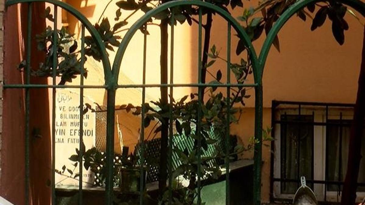Mezarı görenler şaştı kaldı! 'İlk taşındığında su gece kendi kendine açılmış'