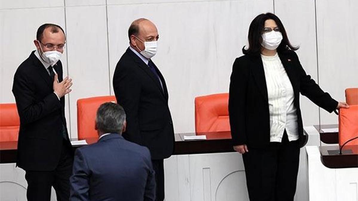 Yeni bakanlar Meclis'te yemin etti