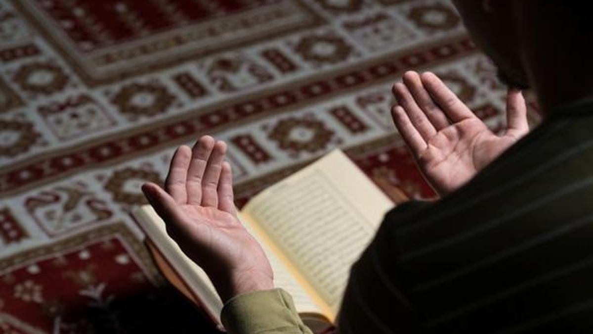 İnşirah Suresi okumanın ve dinlemenin yararları ve faziletleri - İnşirah Suresi Türkçe Arapça okunuşu ve meali