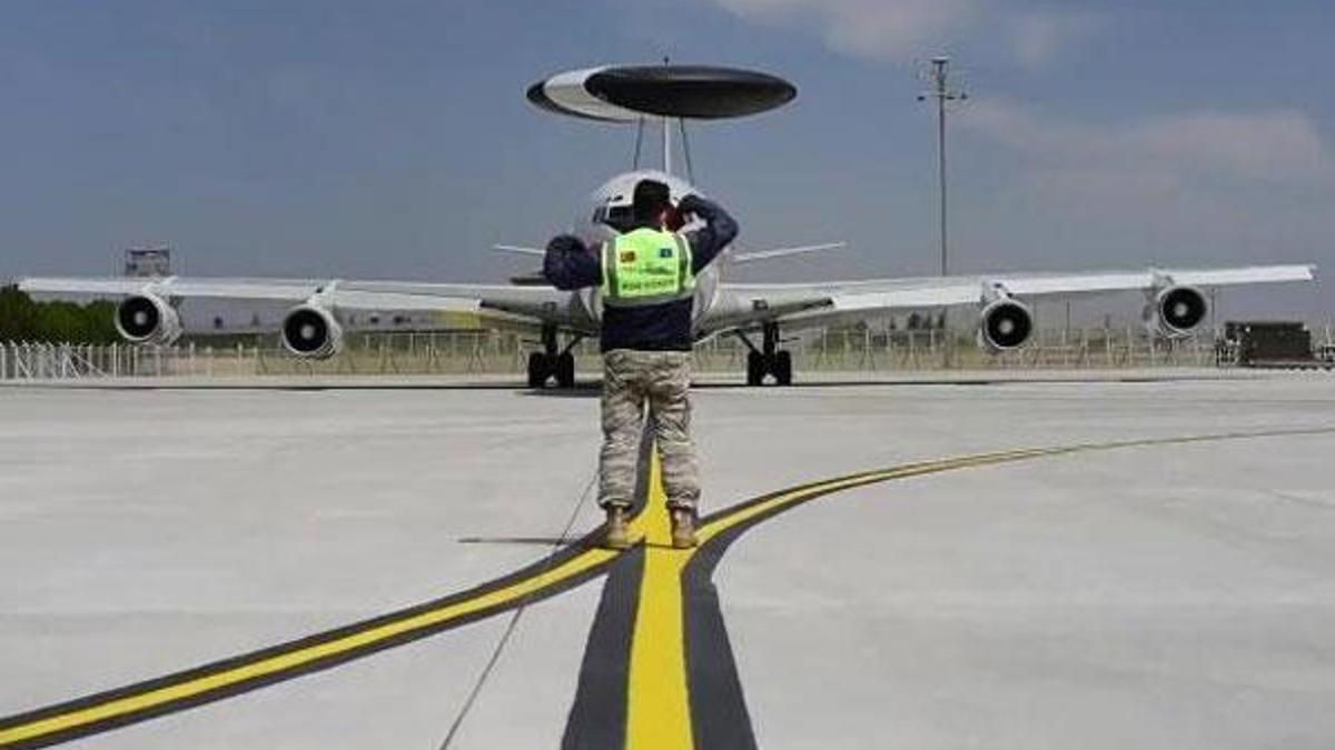 Türk savaş uçakları ile NATO'nun AWACS uçakları ortak eğitim yaptı