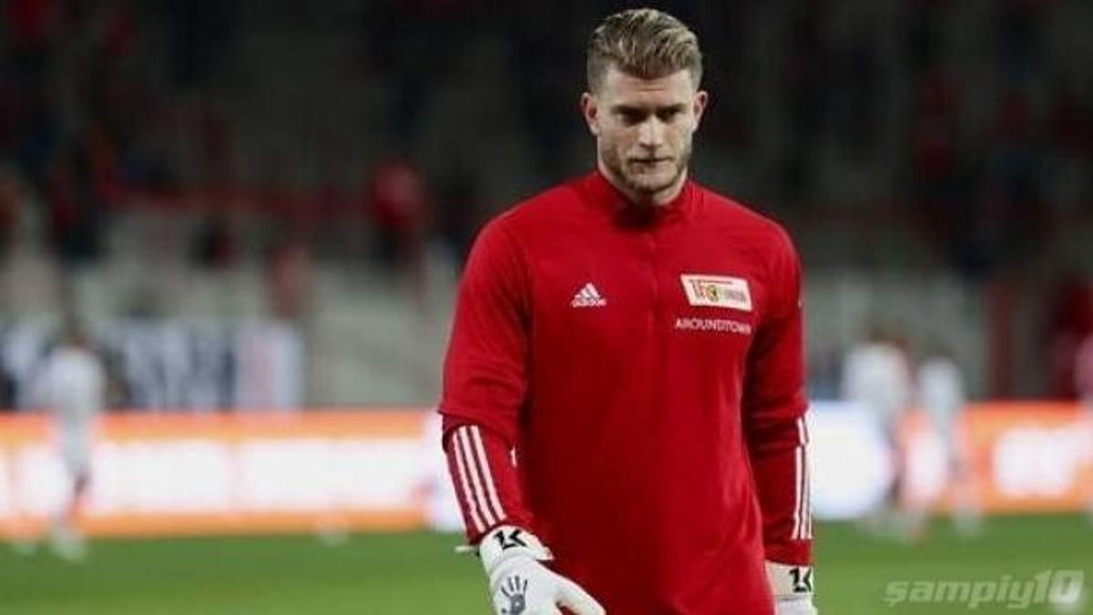 Loris Karis futbolu unuttu!