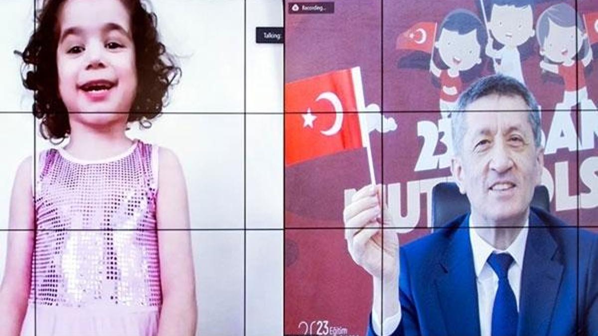 Bakan Selçuk, hastanede tedavi gören öğrencilerle buluştu