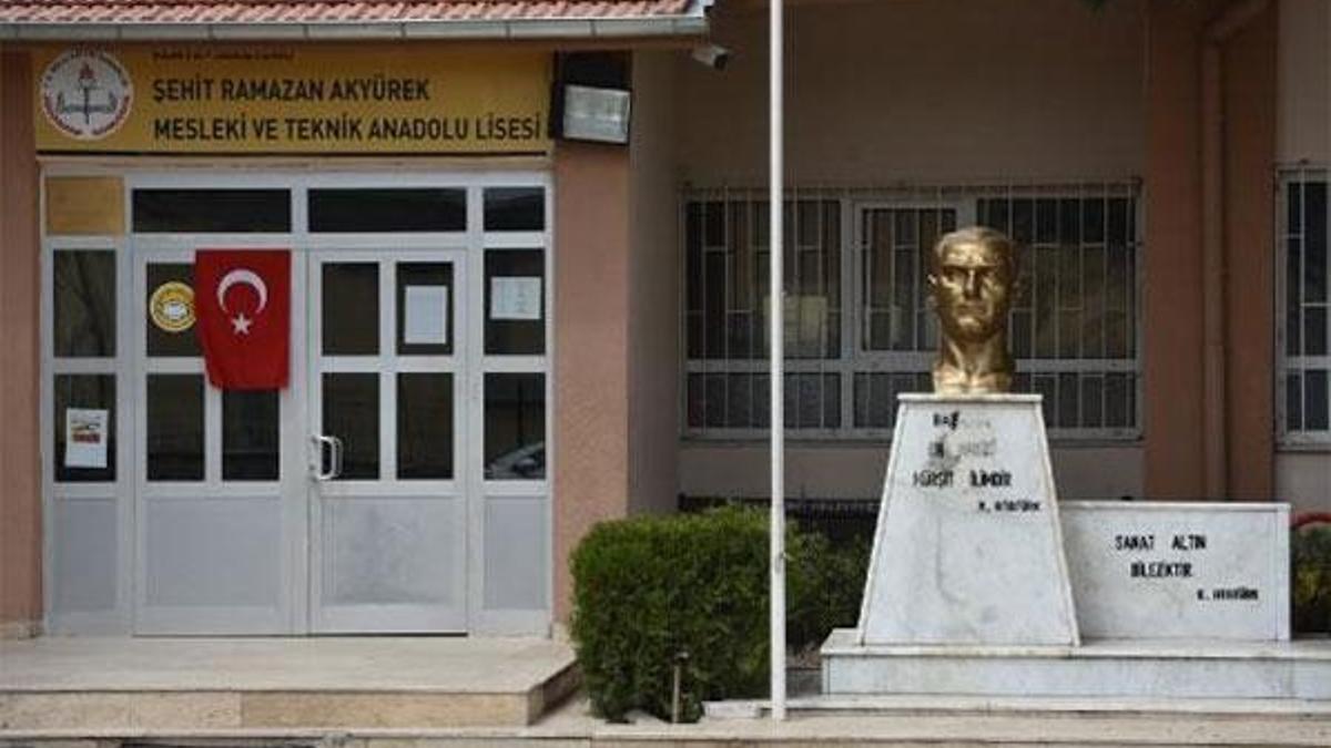 Atatürk'e hakaret iddiasıyla gözaltına alınan veli adli kontrolle serbest