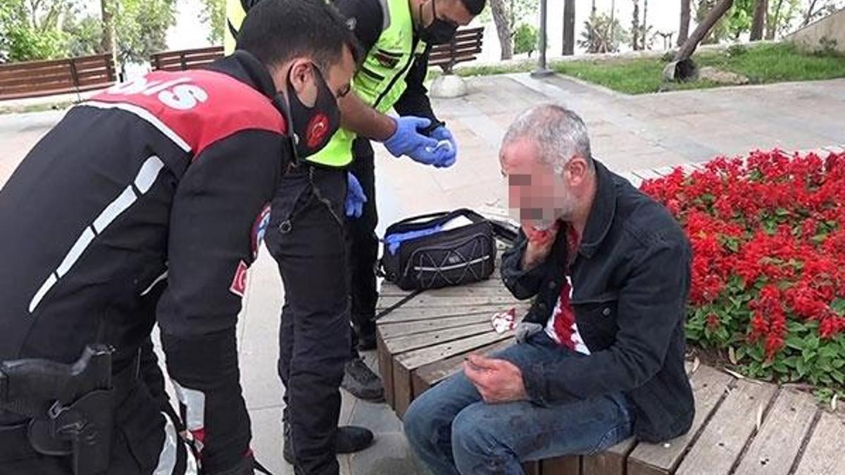 'İnsanlar beni iyi tanısın' deyip herkesin içinde boğazını kesti