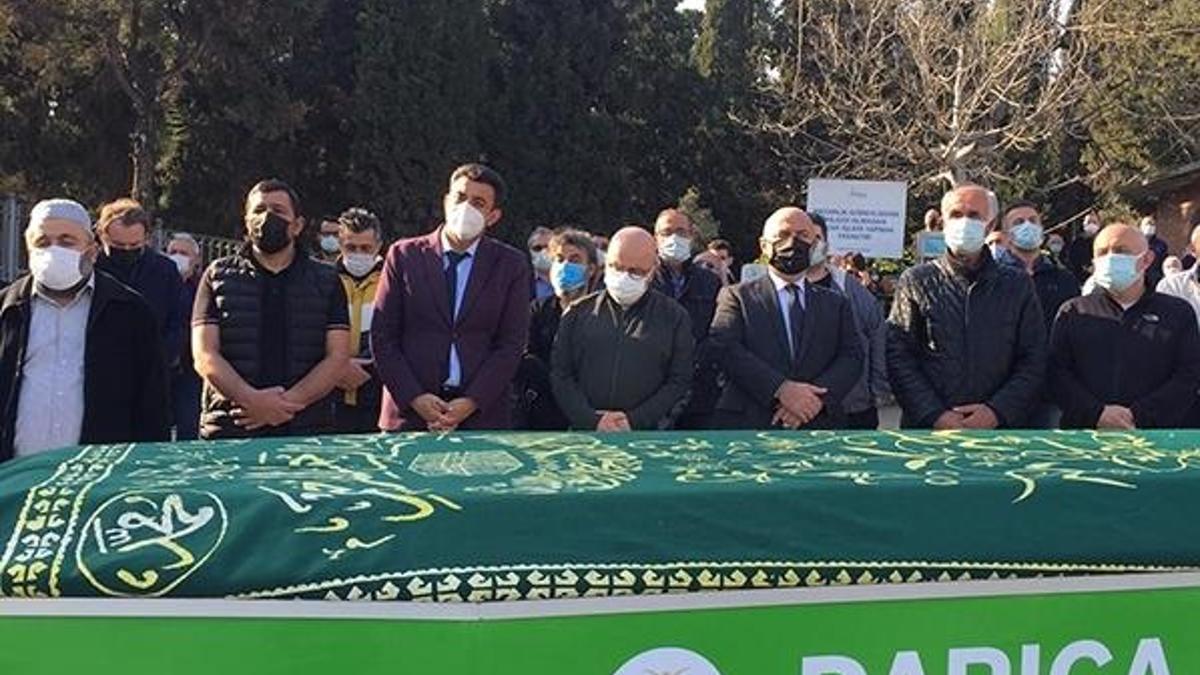 Ünlü yapımcının babası son yolculuğuna uğurlandı