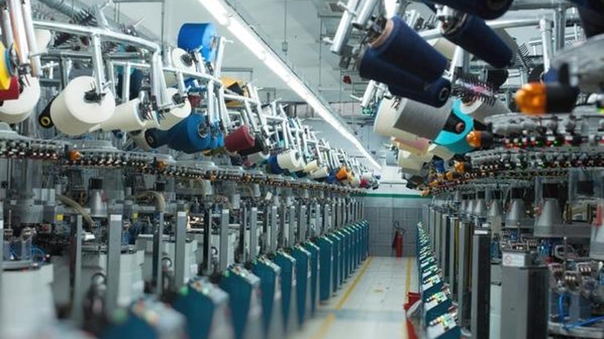 Tekstil yasaktan muaf mı, halı yıkamalar açık mı? Mali müşavirler, temizlik şirketleri, mobilya imalatçıları, imaalat sektörü tam kapanmadan muaf mı?