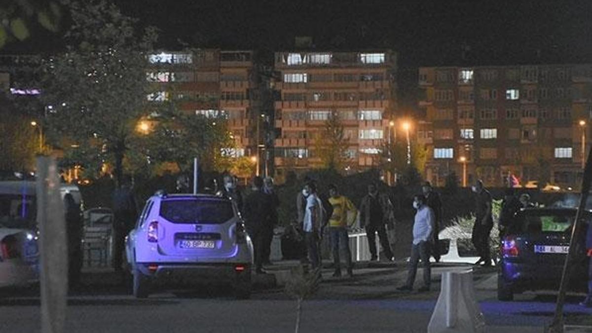 Komşular arasında satır ve bıçaklı kavga: 10 yaralı