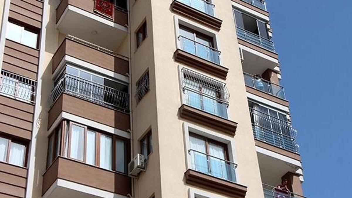Öğretmen dehşet saçtı! Komşusuna 'ne bakıyorsun' deyip...