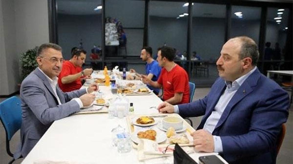 Cumhurbaşkanı Yardımcısı Oktay, işçilerle sahur yaptı