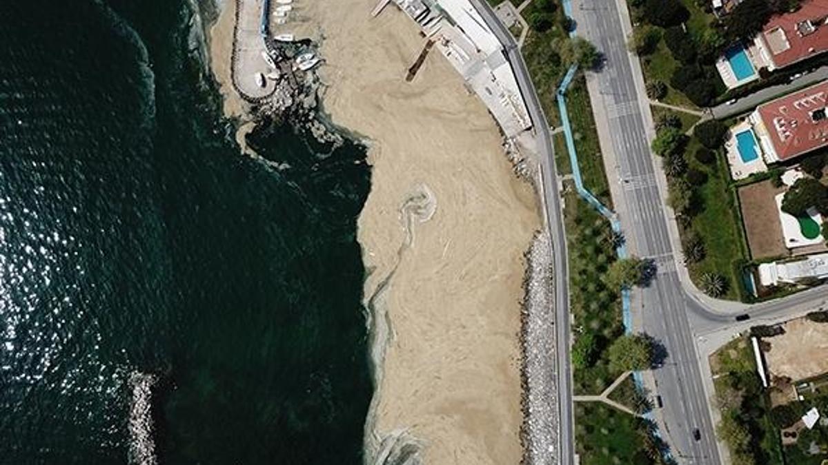 Kadıköy Caddebostan Sahili'nde salya artışı