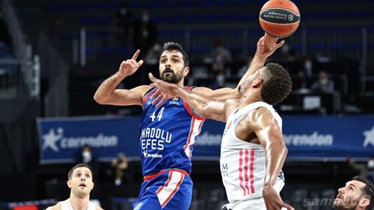 Anadolu Efes Dörtlü Final'e yükseldi!