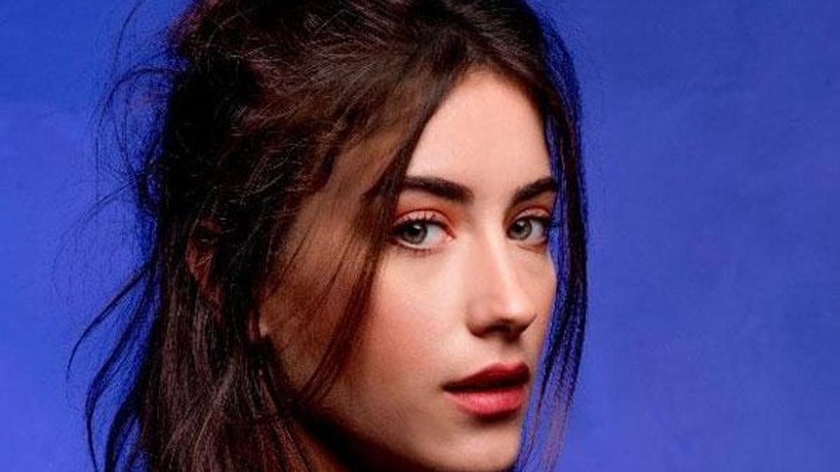 Hazal Kaya çok sevdiği fotoğrafını takipçileriyle paylaştı!