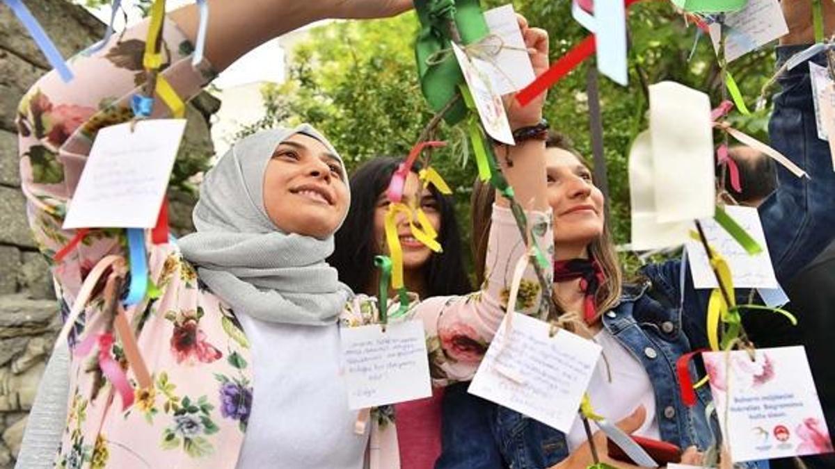Hıdırellez nedir, hıdırellezde neler yapılır? Hıdırellez ritüelleri ve duası! Hıdırellezde dilek nasıl dilenir, dilek gül ağacına ne zaman asılır, suya ne zaman atılır?