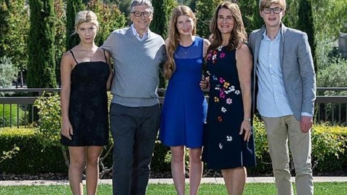 Bill Gates eşi Melinda'ya 1.8 milyar dolarlık hisse aktardı