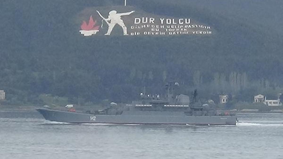 Rus savaş gemisi, 'Novocherkassk' Çanakkale Boğazı’ndan geçti