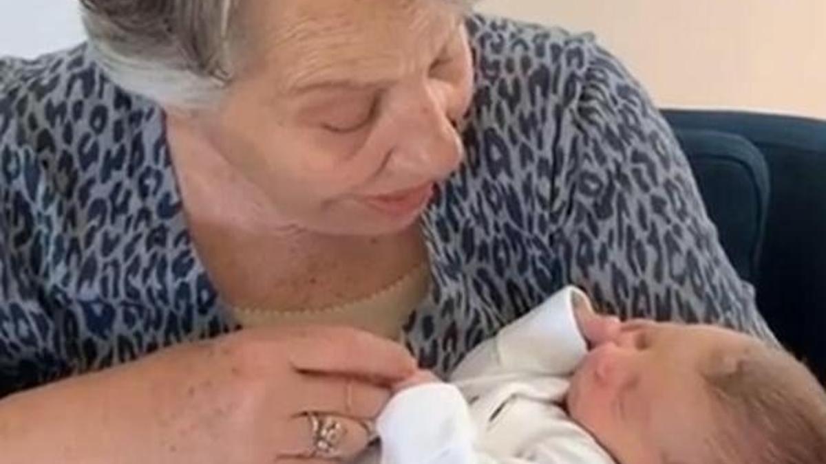 Işıl Yücesoy anneanne oldu