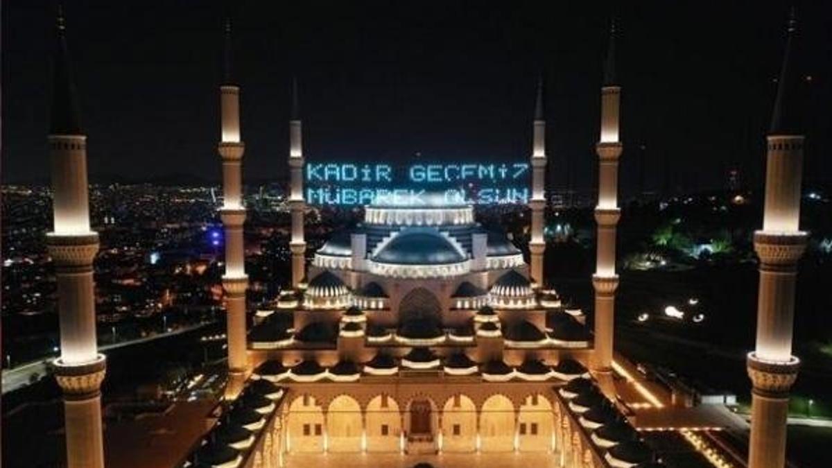 Kadir gecesi duası ve Kadir gecesi namazı! Kadir gecesi yapılacak ibadetler?  İşte Kadir Gecesi zikirleri, tesbihleri…