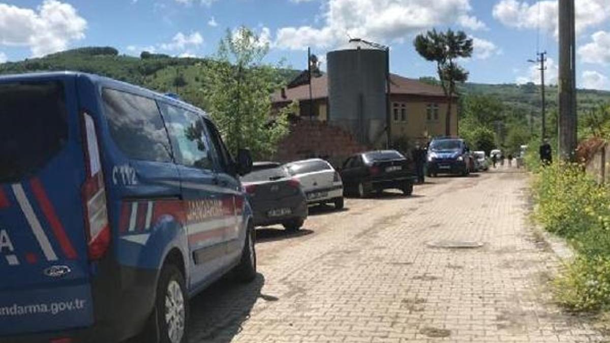 Kızlarına 'seni seviyorum' mesajı attı! Mahkemelik olunca çifti öldürdü