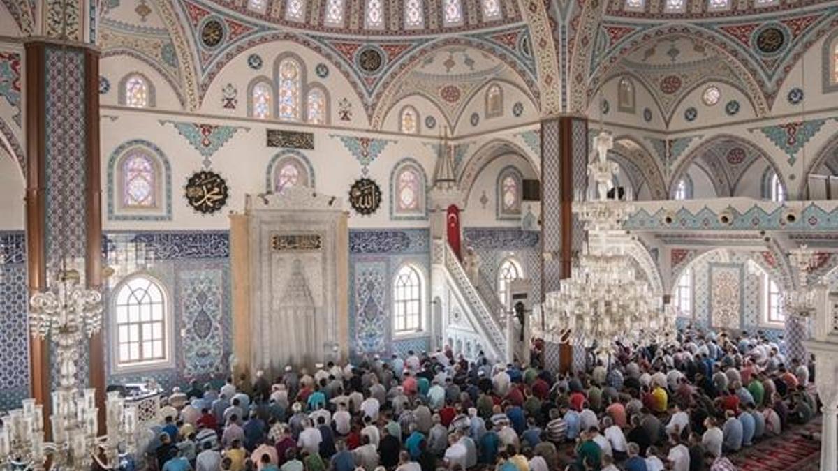 Bayram namazı saat kaçta 2021? Camiler açık mı, bayram namazı kılınacak mı? il il 2021 bayram namazı saatleri…