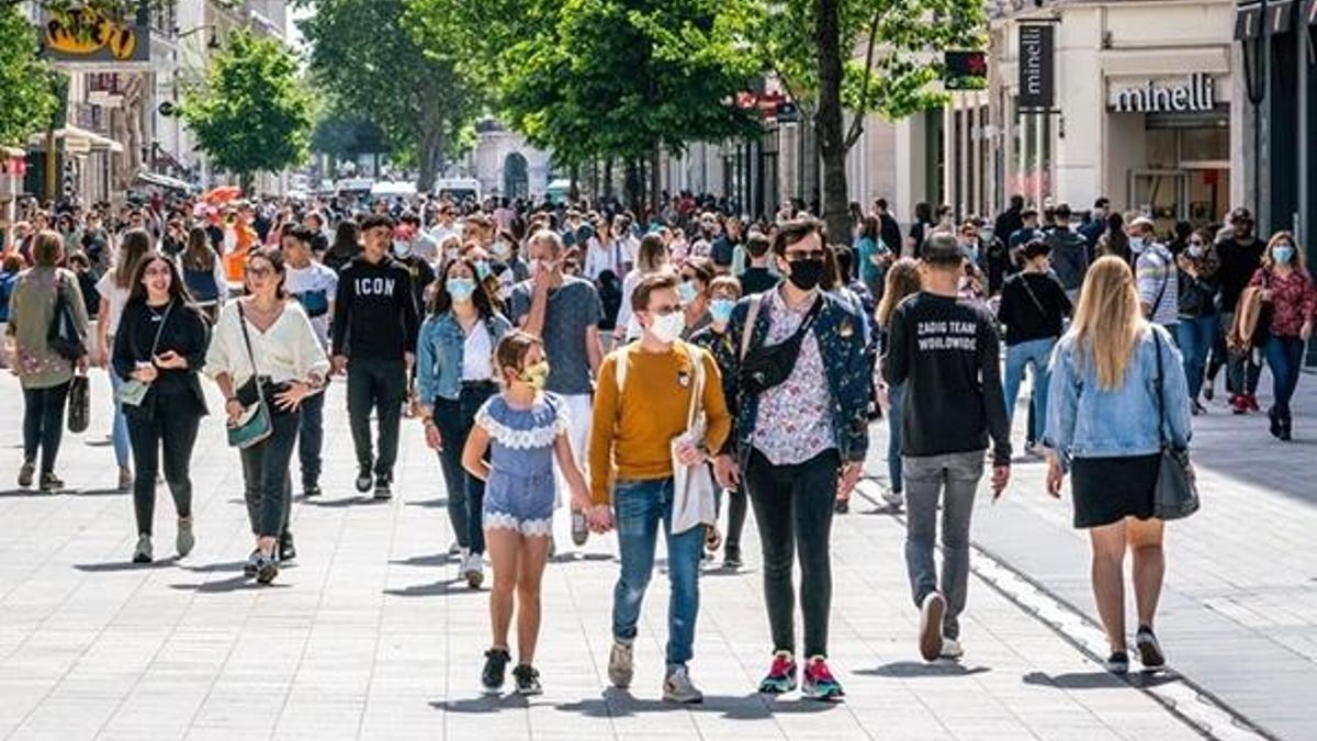 18 yaş altı toplu taşıma kullanabilecek mi? 18 yaş altı sokağa çıkma yasağı saatleri belli oldu mu?