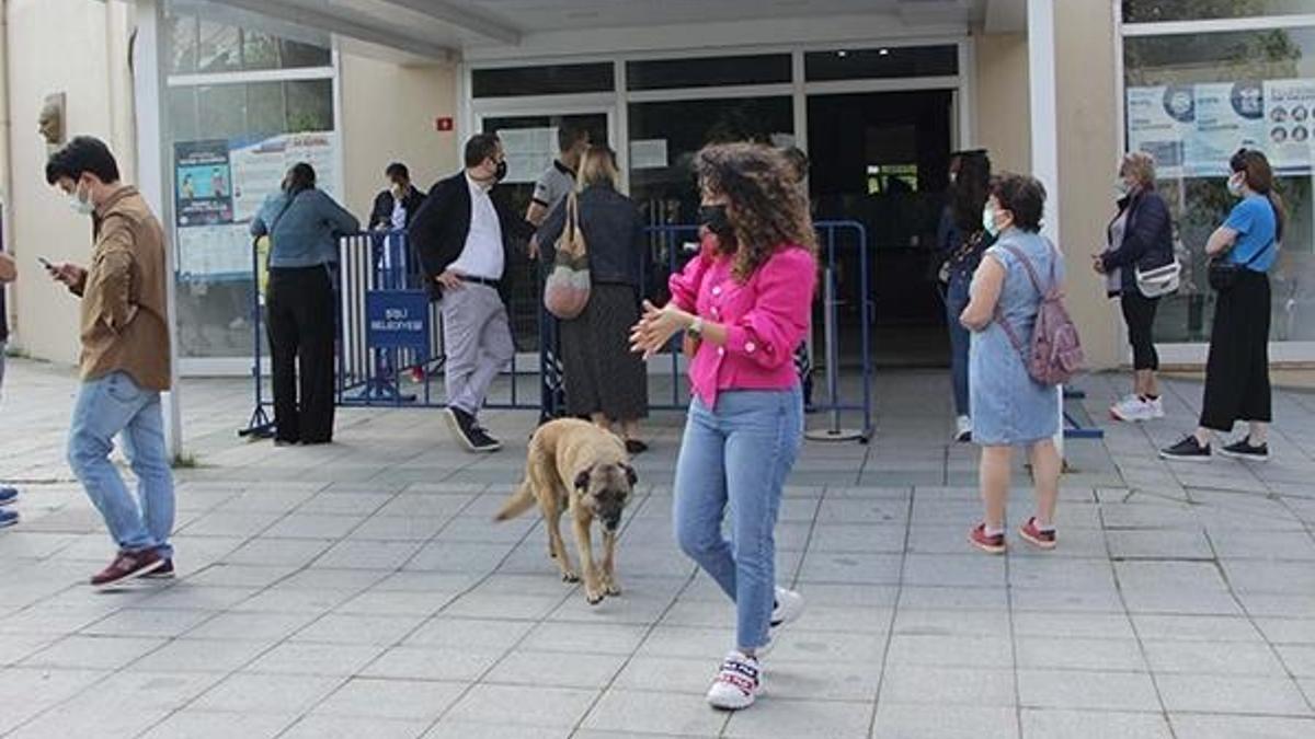 Kademeli normalleşmenin ilk gününde nikah dairelerinde yoğunluk