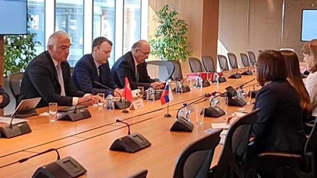 Türk heyetten Moskova çıkarması! Sözcü Kalın ve Bakan Ersoy Rus heyetle görüştü