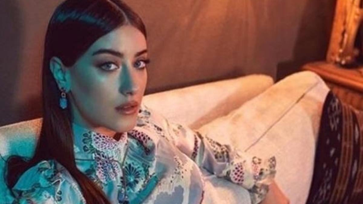 Hazal Kaya'nın yeni imajına yorum yağdı!