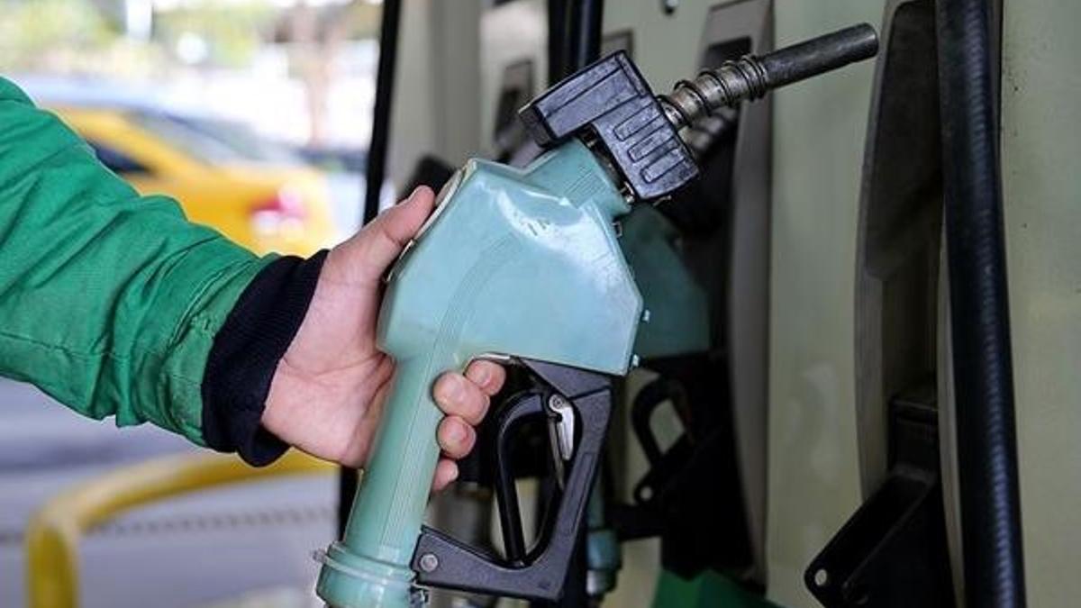 Benzin ve motorine zam geldi! Fiyatlar...