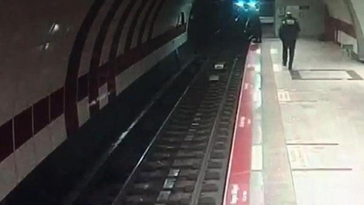Taksim Metro İstasyonu'ndaki intihar girişimi kamerada