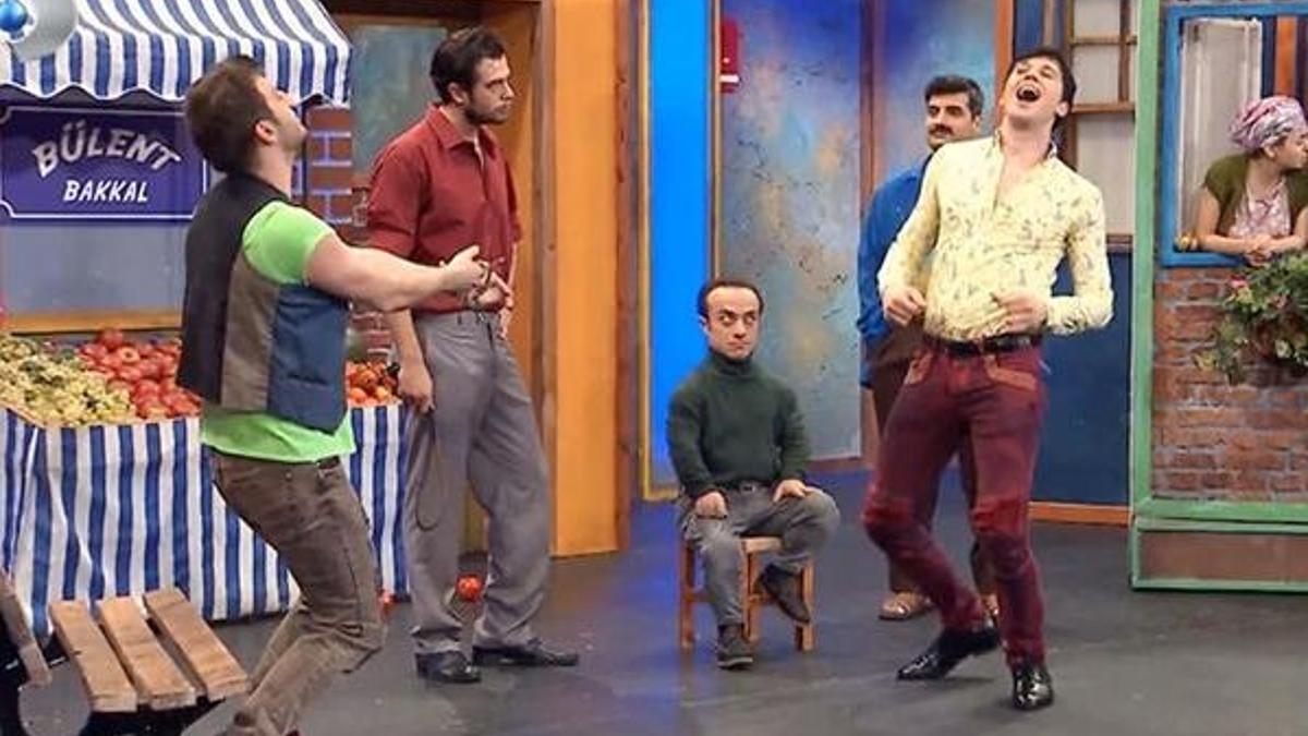 'Mahalle Katkısı' skeci yine çok güldürecek!
